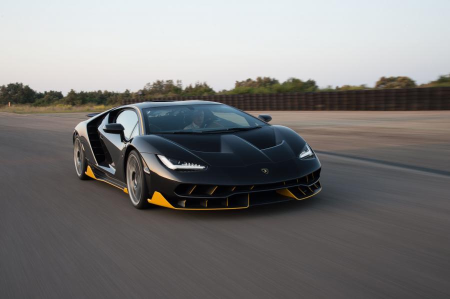  Lamborghini Centenario LP770-4 2016 года  (фото 31 из 61)